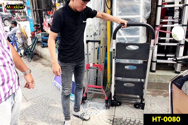 Xe đẩy hàng kết hợp thang xếp được nhiều đại lý phân phối lại