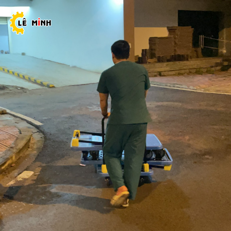 Xe đẩy hàng Maxkiwi được nhiều nhân viên y tế tin dùng